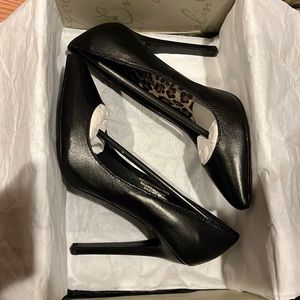 Colin Stuart size 6 pumps